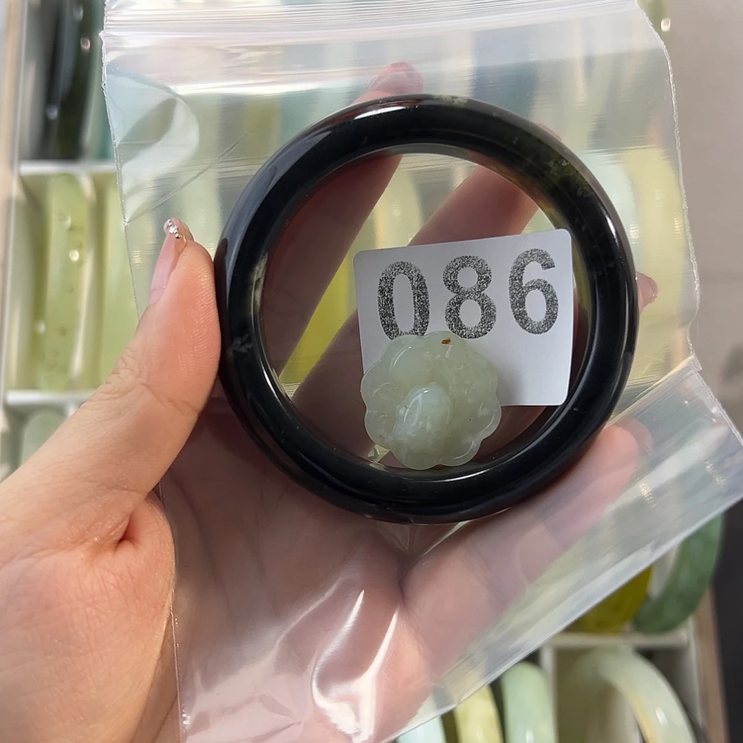 读***影蛇纹石玉未镶嵌手镯