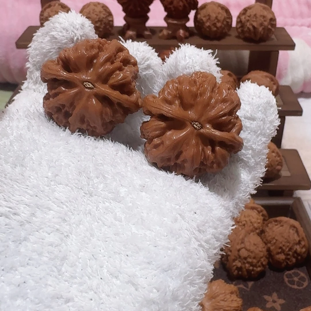 文玩核桃吊坠粗筋