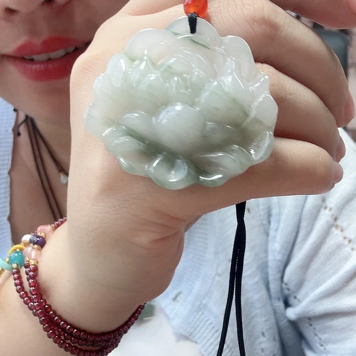 石英质玉未镶嵌颈饰