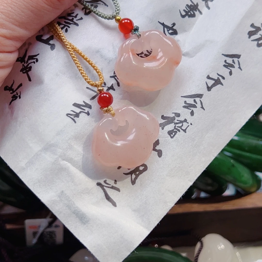 石英质玉（金丝玉）颈饰未镶嵌如意