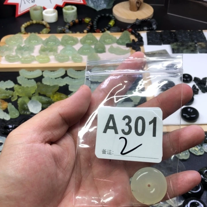 未镶嵌岫玉吊坠(赠链)皓****.