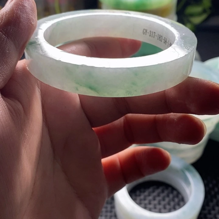 定制翡翠手镯未镶嵌单*皮