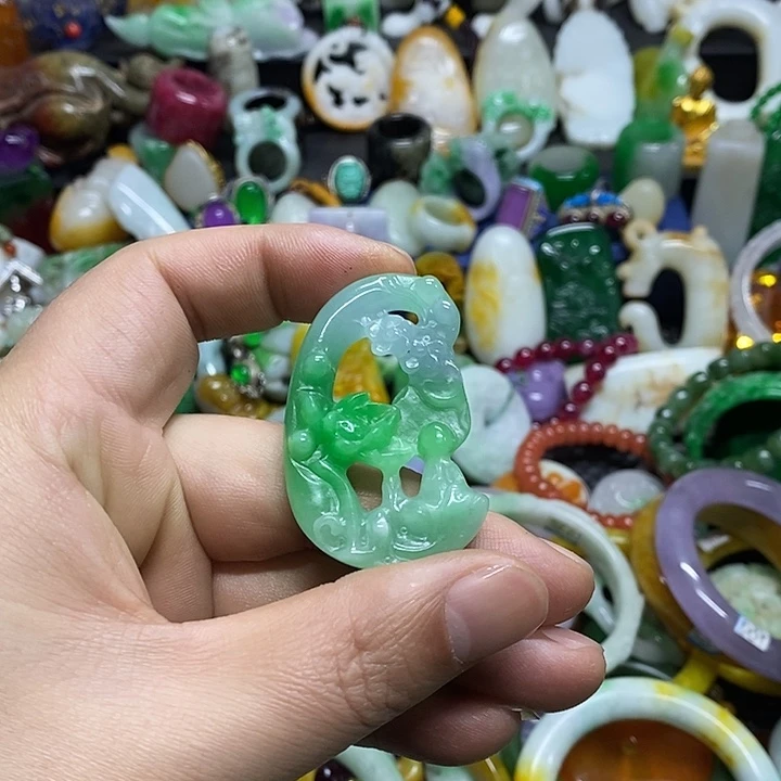 颈饰未镶嵌翡翠官方正规军回血放漏漏