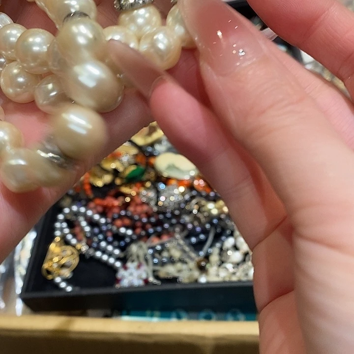 N***i花岗石铁合金中古香水沐浴露持久留香