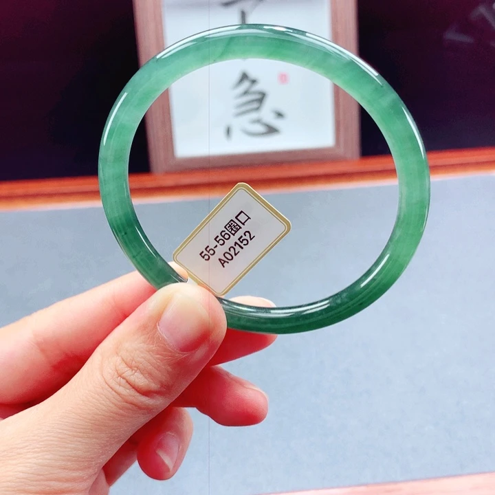 未镶嵌手镯翡翠圆镯