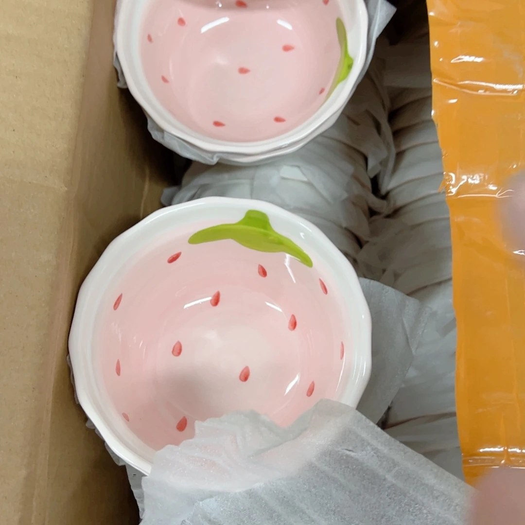 盘小姐姐家瓷器很漂亮草莓碗