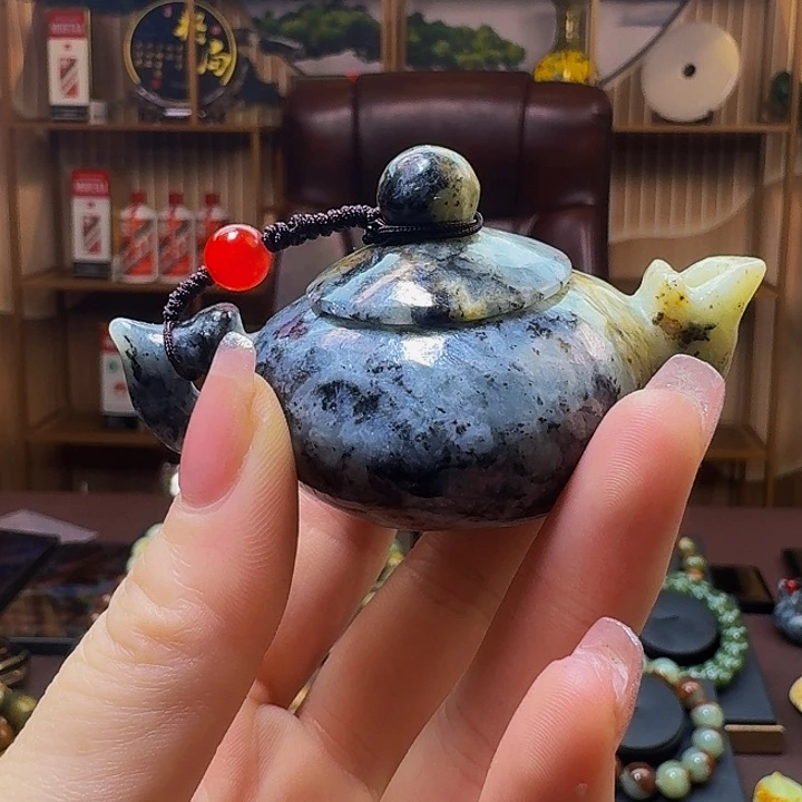 蛇纹石玉颈饰未镶嵌六**师