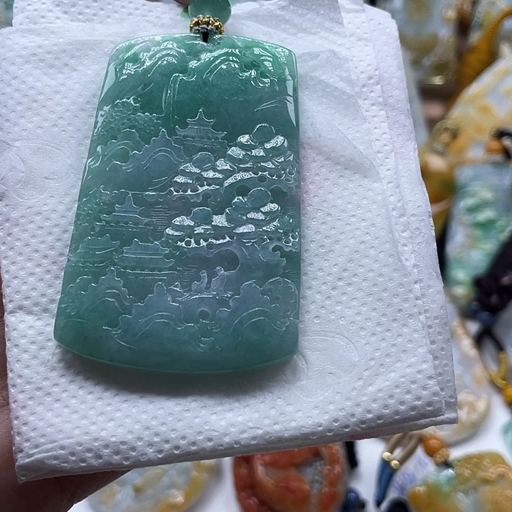 随***流翡翠未镶嵌颈饰天然