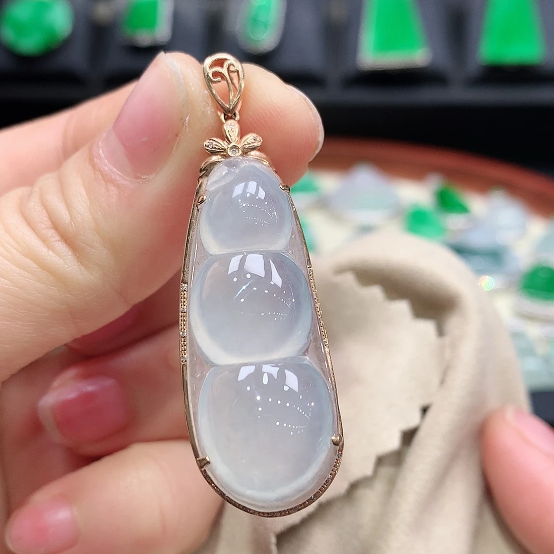 翡翠颈饰18K金镶嵌福豆