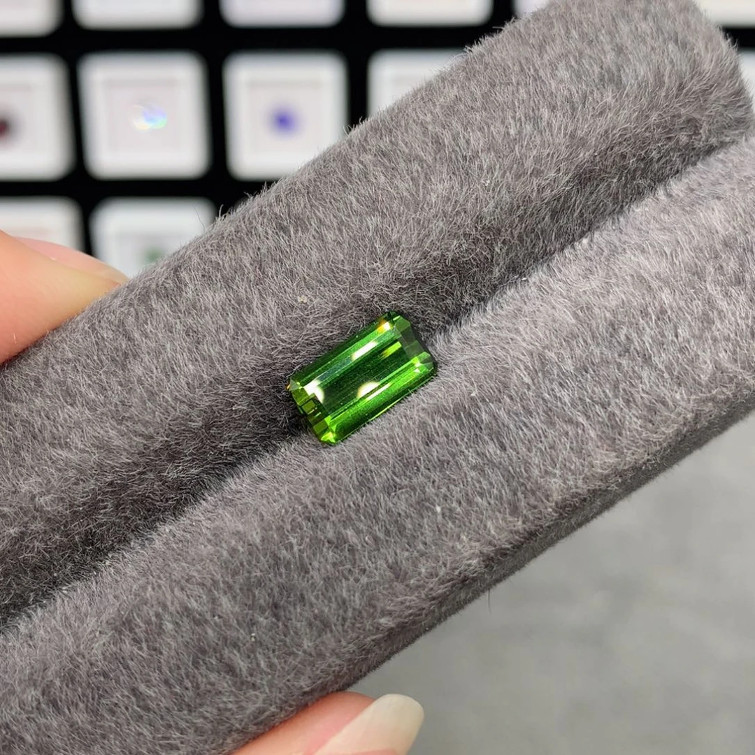 未镶嵌裸石碧玺2.08克拉