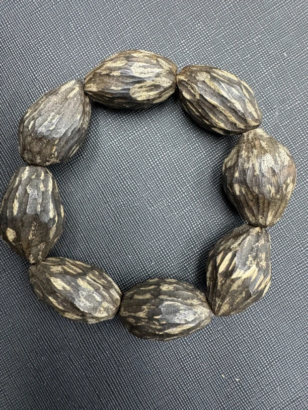 152沉木随形手串