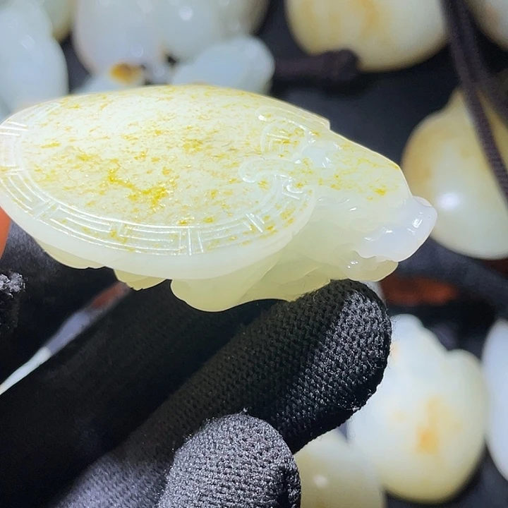 ****儿和田玉未镶嵌颈饰