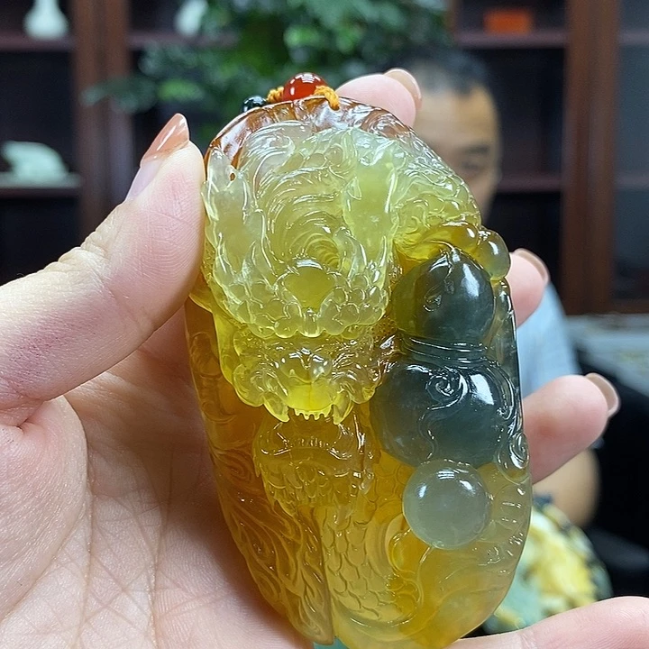 蛇纹石玉未镶嵌颈饰前*