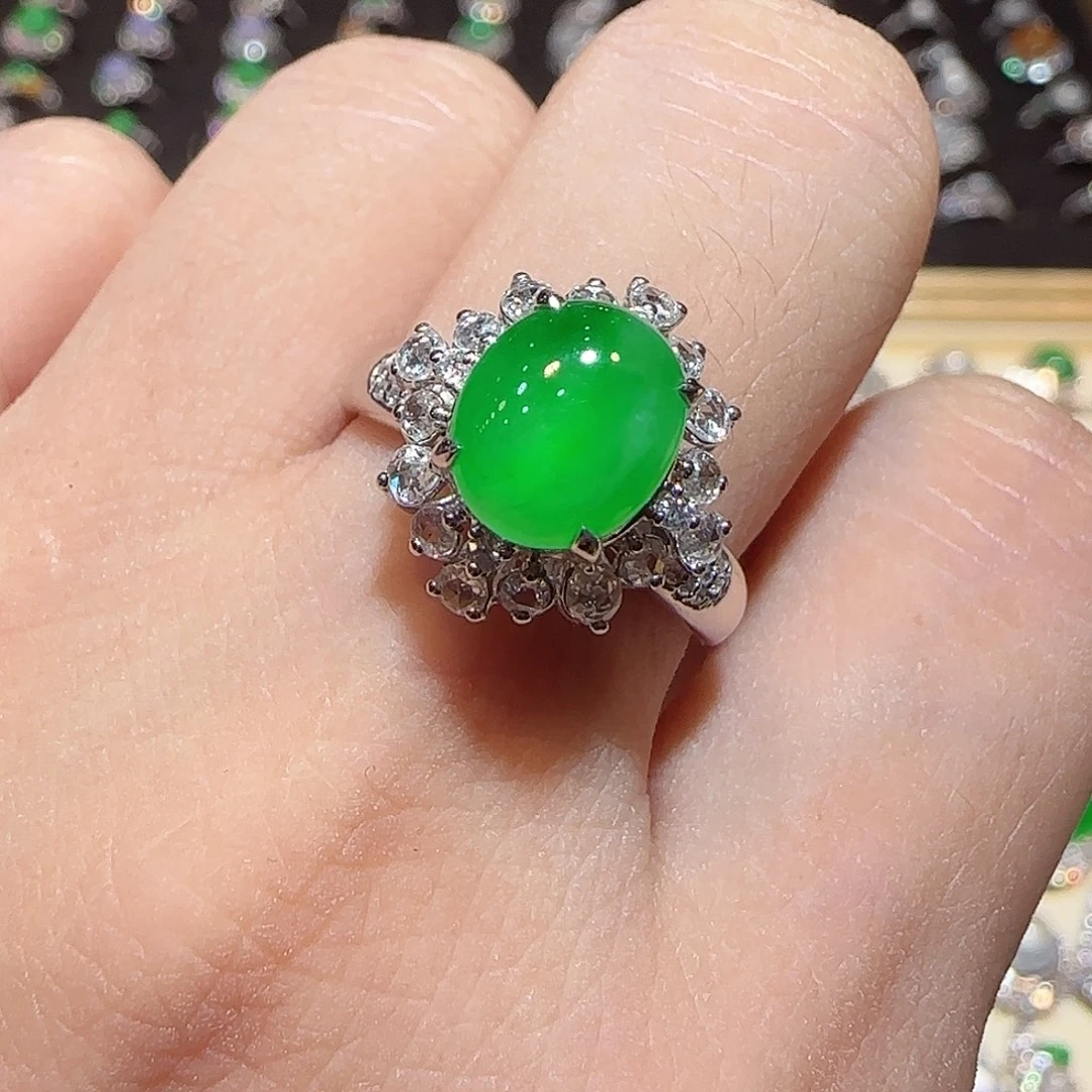 翡翠18K金镶嵌戒指蛋面