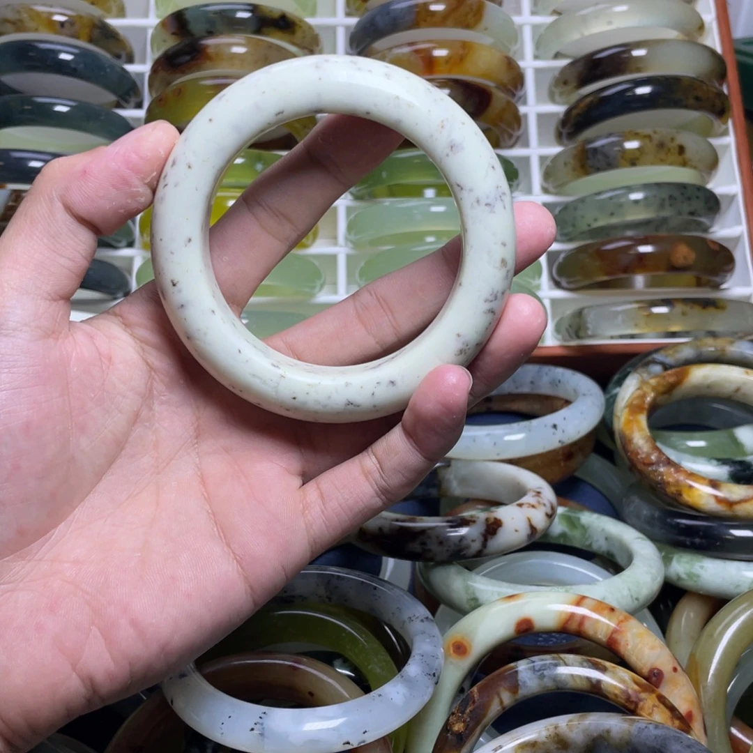 透闪石-蛇纹石玉未镶嵌手镯