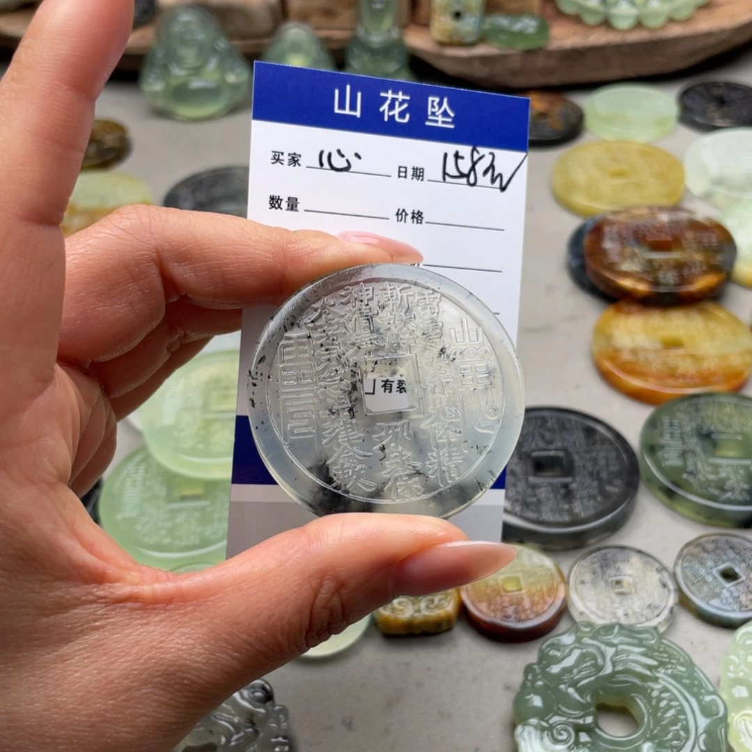 蛇纹石玉未镶嵌颈饰心**。