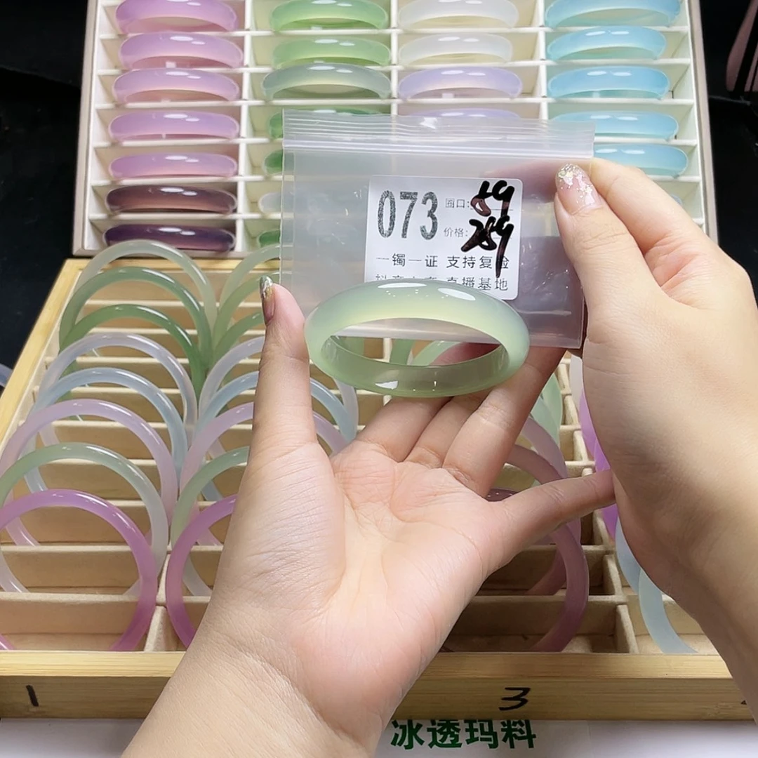 【闪购商品】手镯玛瑙/玉髓未镶嵌欣**?