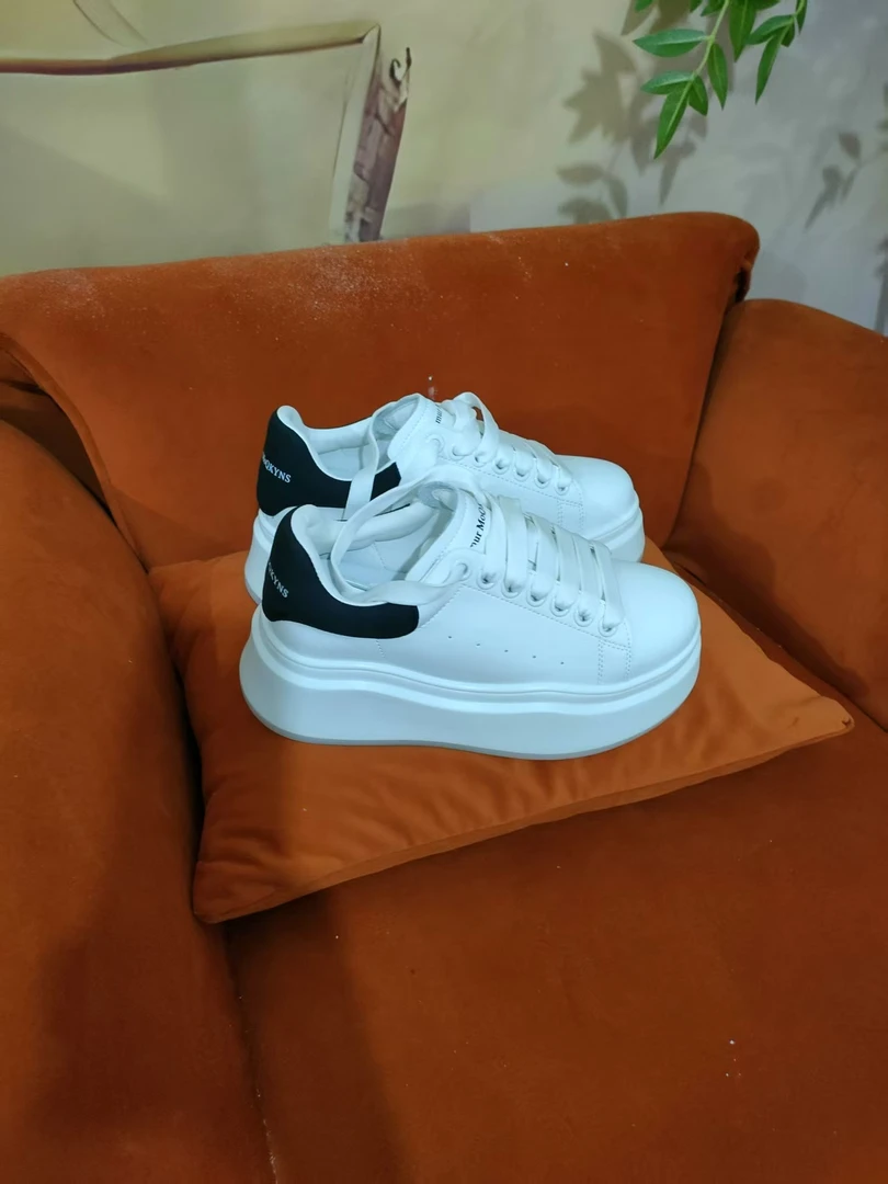 581货号新款松糕底小白鞋