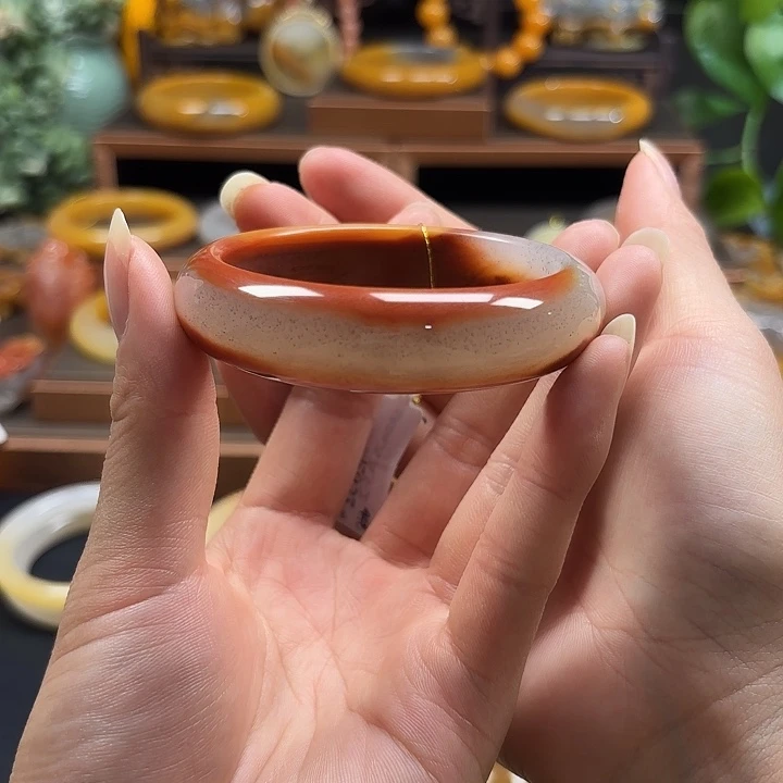 A***姐石英质玉（黄龙玉）未镶嵌手镯