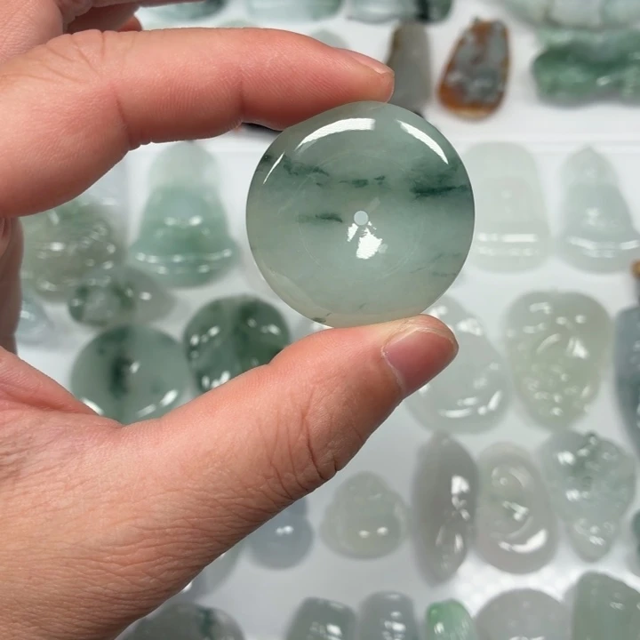 翡翠未镶嵌颈饰飘花平安扣