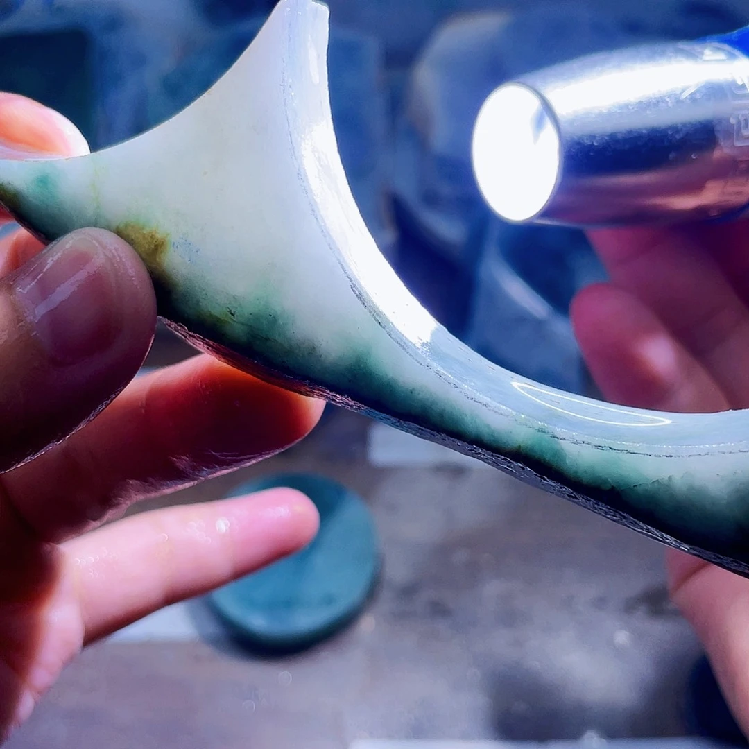 翡翠未镶嵌颈饰毛料14