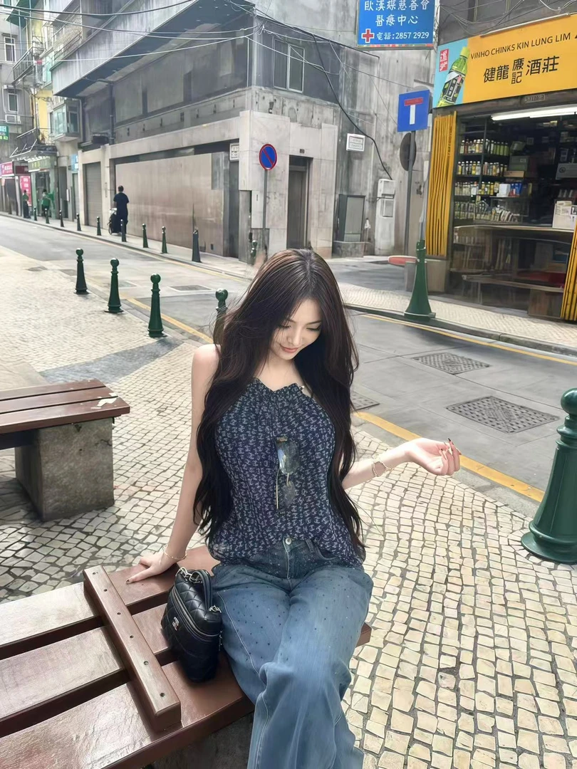 【TONG】春夏新款法式复古字母印花度假吊带背心设计感上衣女（239)