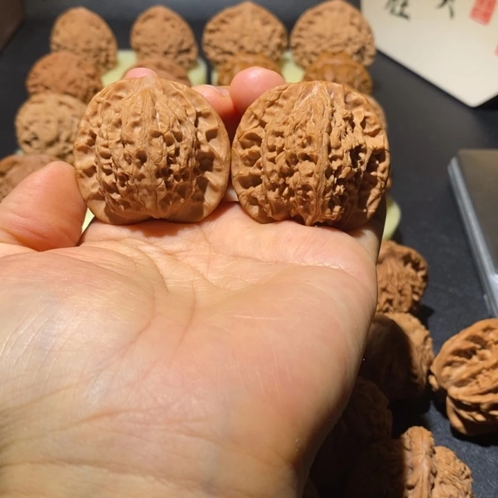 文玩核桃吊坠平顶狮子头42