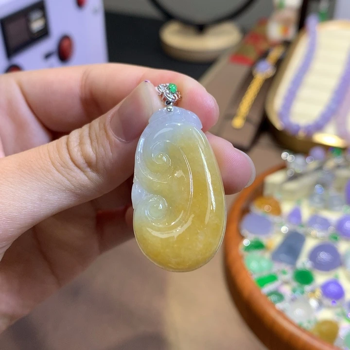 颈饰18K金镶嵌翡翠翡翠