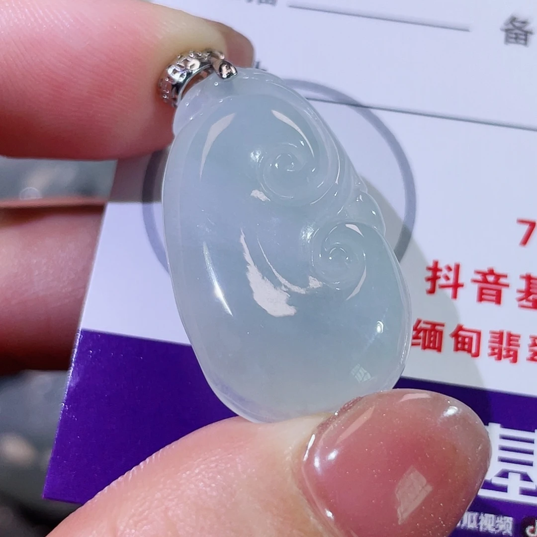 翡翠未镶嵌颈饰如意