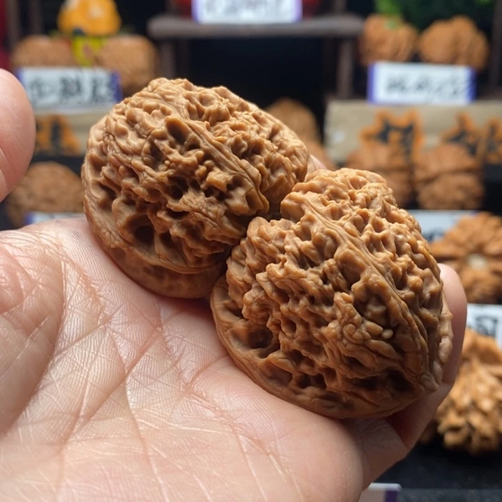 文玩核桃把件轻*三角疆