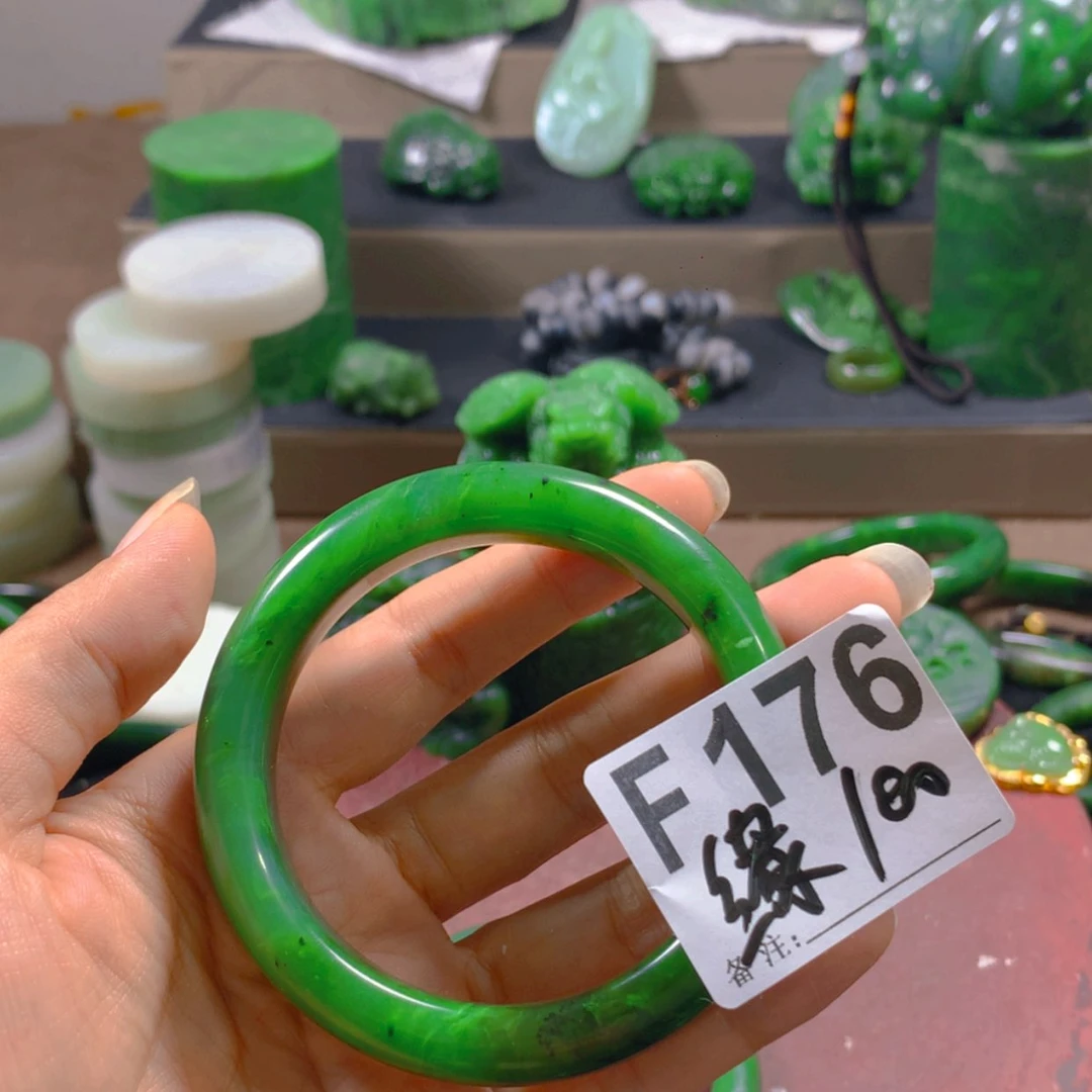 【闪购商品】未镶嵌手镯和田玉（碧玉）