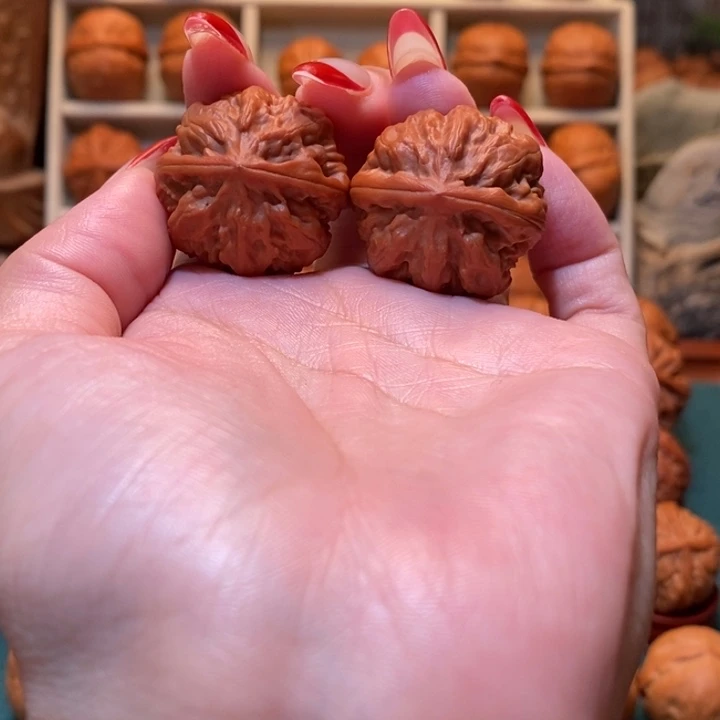 成***财把件文玩核桃肉龙粗筋