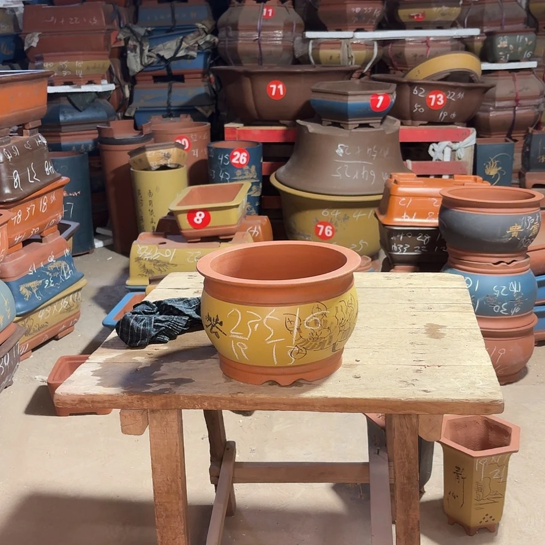 紫砂紫砂花盆金鱼缸一个