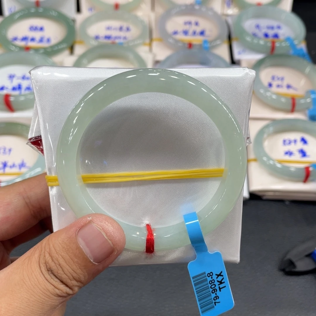 翡翠手镯未镶嵌天然翡翠