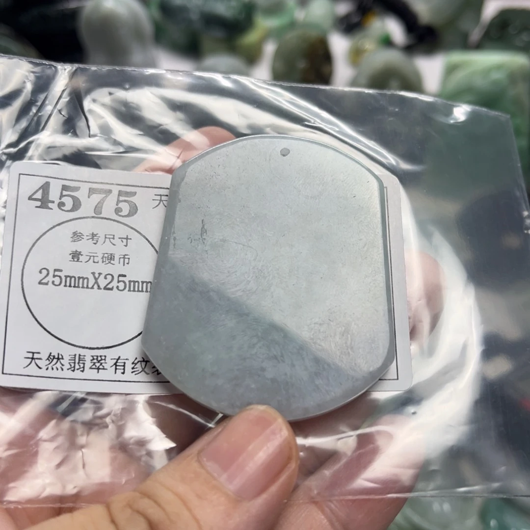 翡翠未镶嵌颈饰4575瑕疵