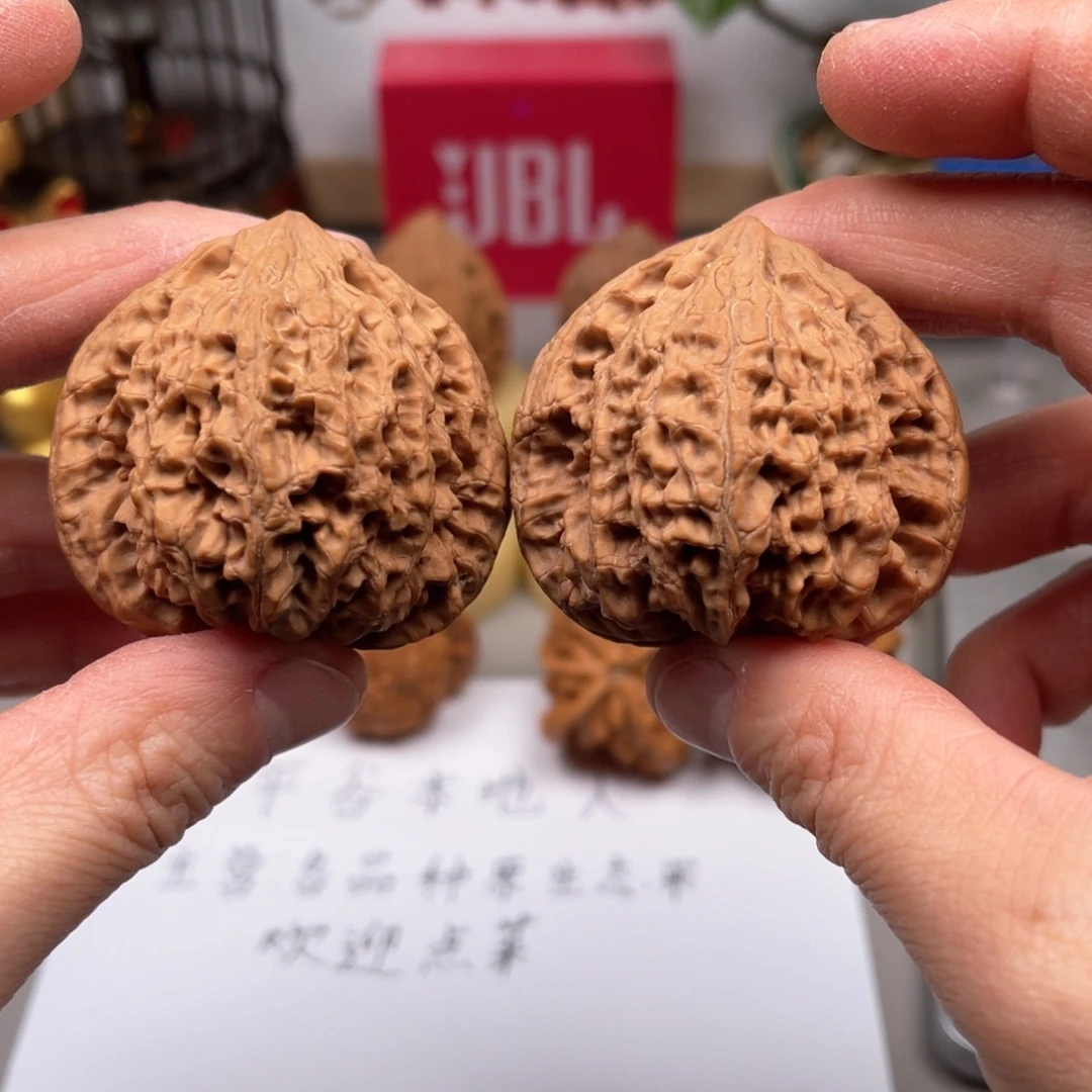 文玩核桃吊坠虎头王