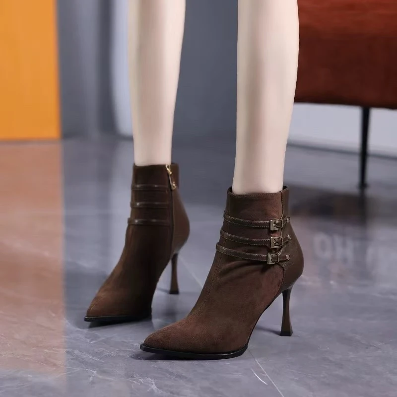 法式气质尖头绒面拼接高跟短靴女2025秋冬百搭皮带扣细跟马丁靴