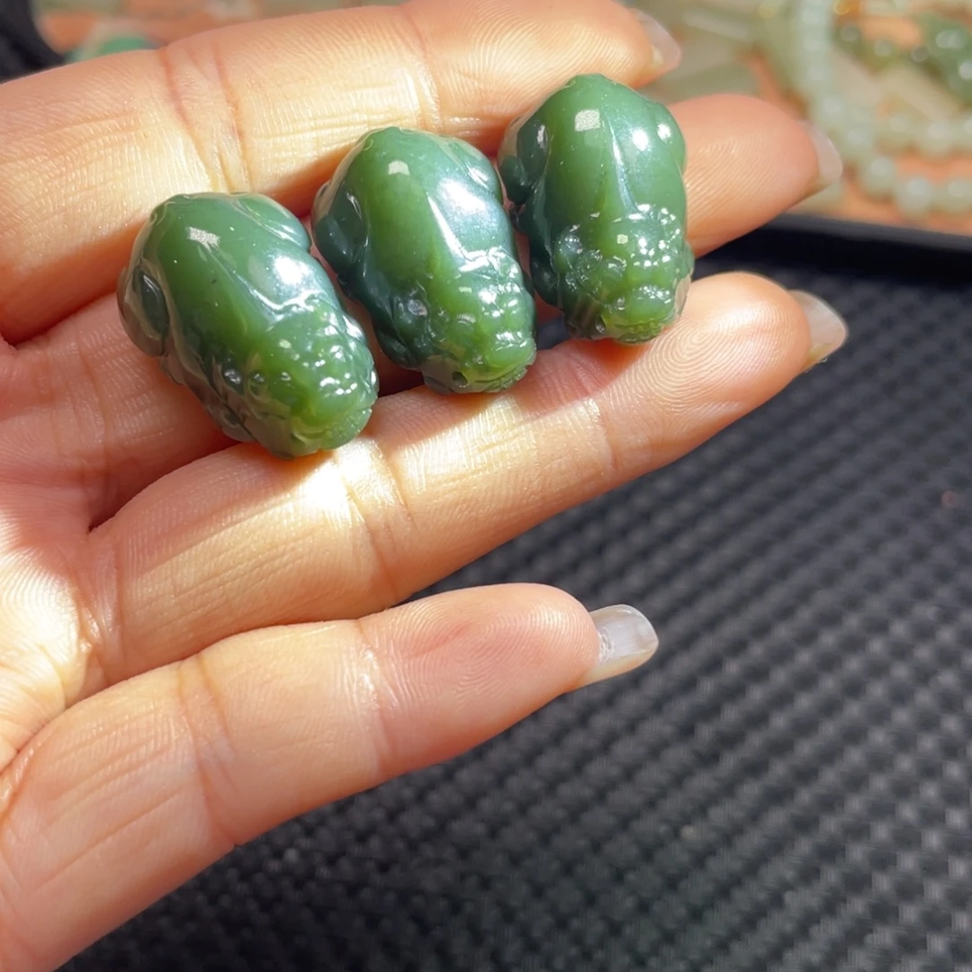 和田玉未镶嵌颈饰深色26貔貅