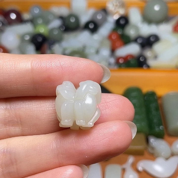 薰***小颈饰未镶嵌和田玉