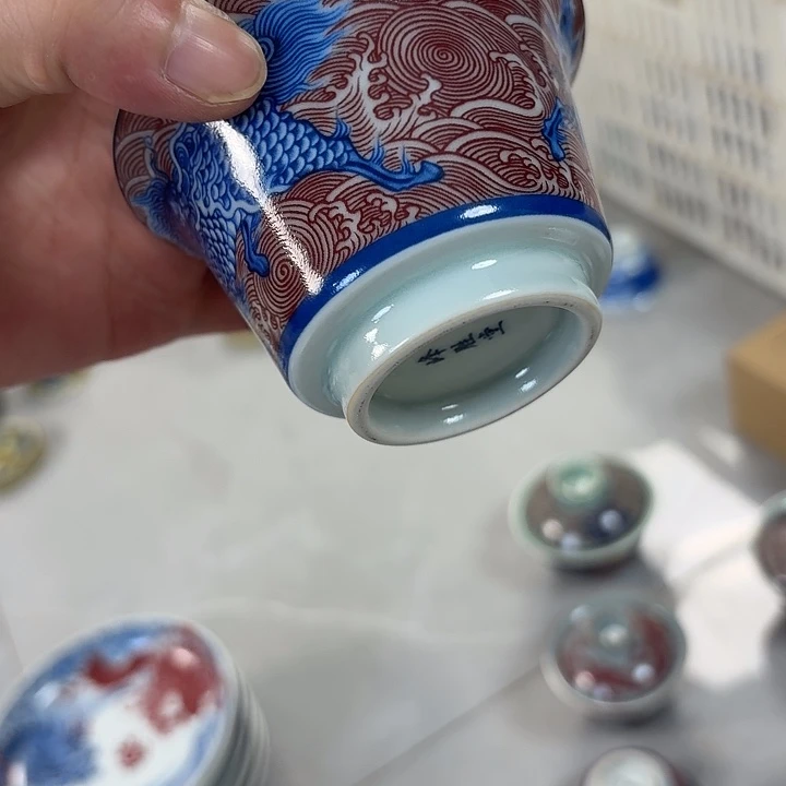 瓷片釉里红麒麟踏浪二才马蹄盖碗