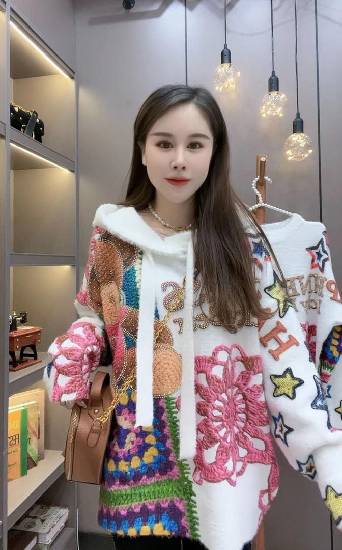 018#大王炸——【玫瑰小熊】连帽款欧货轻奢烫钻毛衣女圆领针织衫