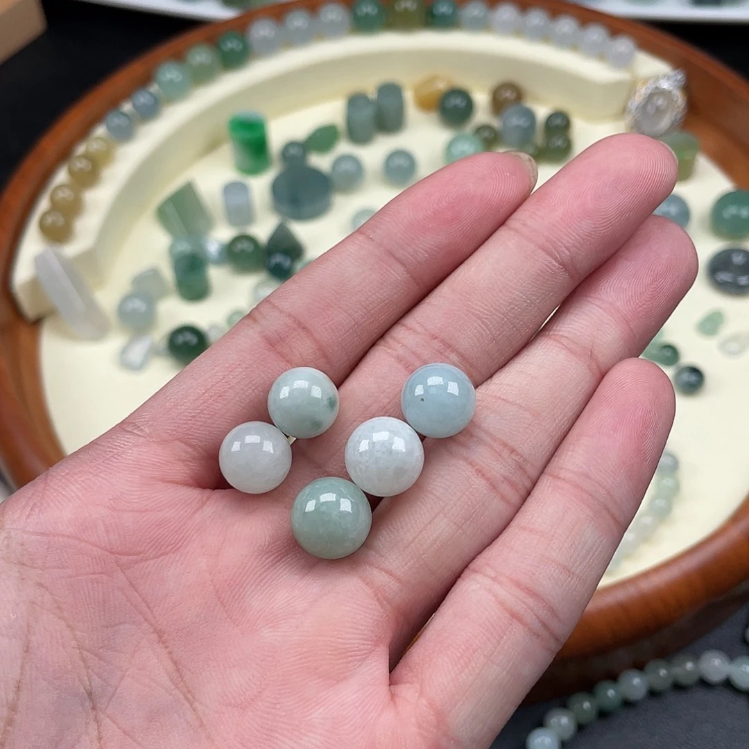 散珠翡翠卡10左右 5颗