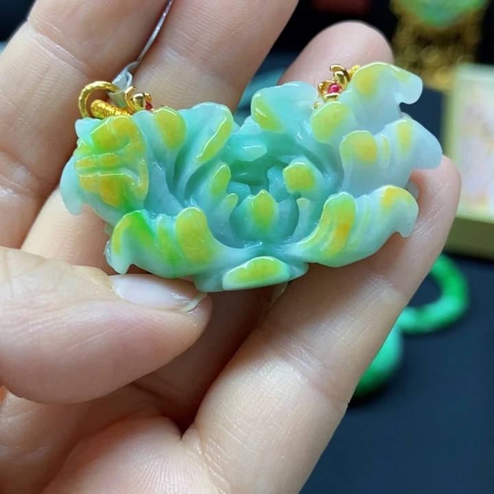 翡翠未镶嵌颈饰吊坠