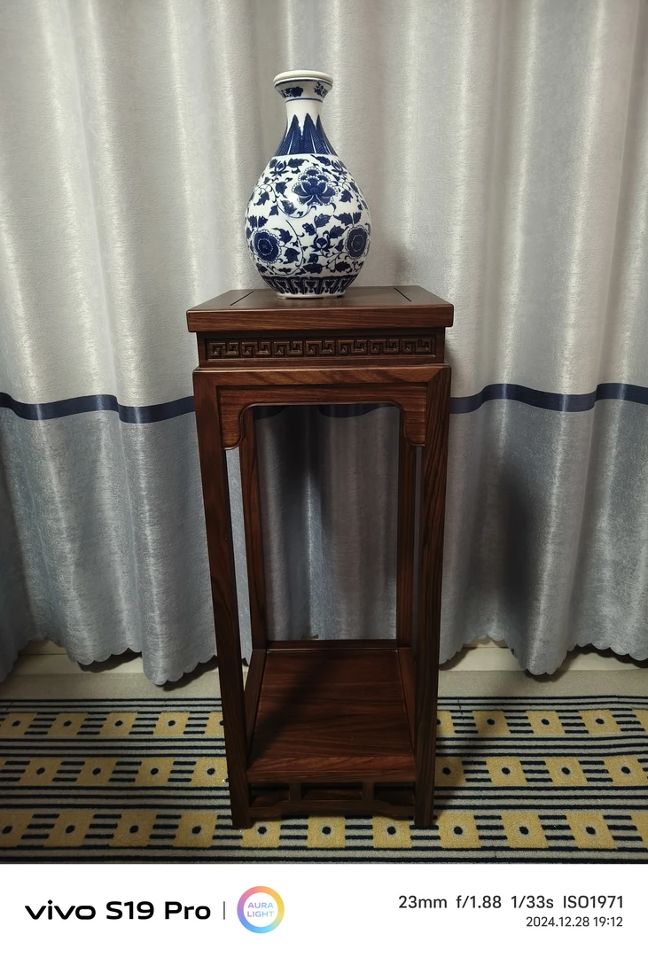 客厅花架落地雕花设计