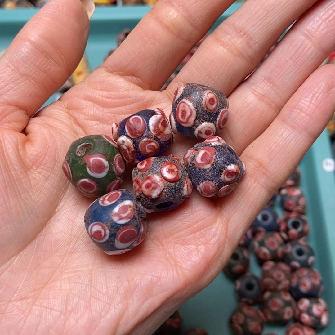 琉璃颈饰琉璃珠子