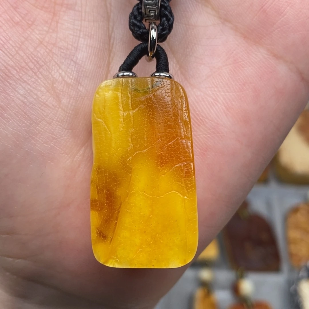 未镶嵌吊坠(赠链)琥珀