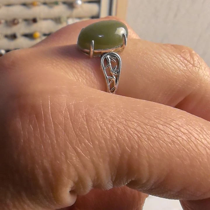 琥珀足银镶嵌戒指