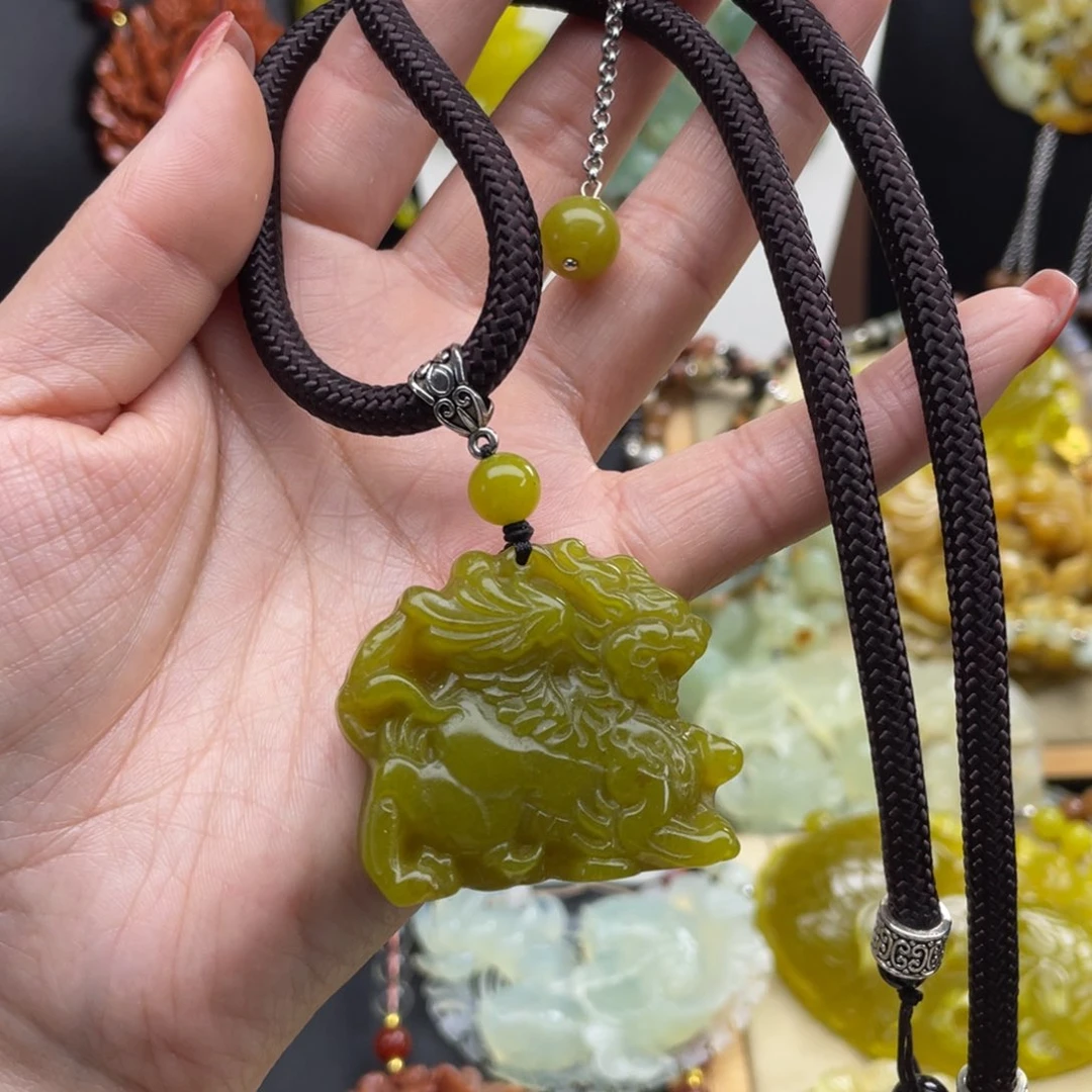 未镶嵌蛇纹石玉颈饰