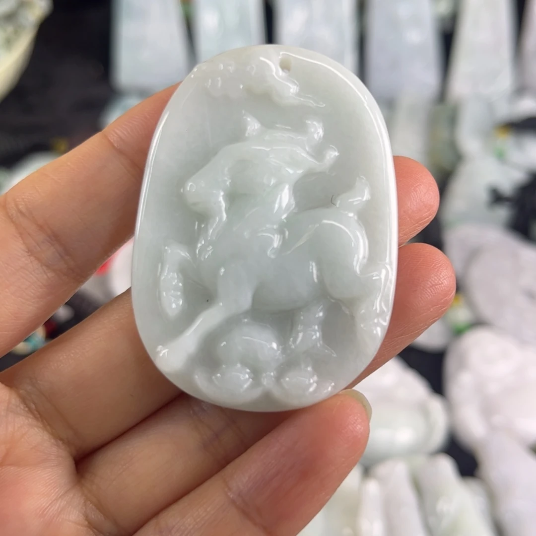 翡翠未镶嵌吊坠(不含链)瑕疵