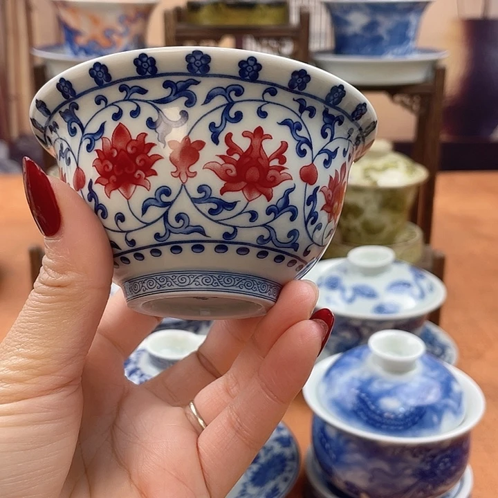 摆件釉里红缠枝莲压手杯